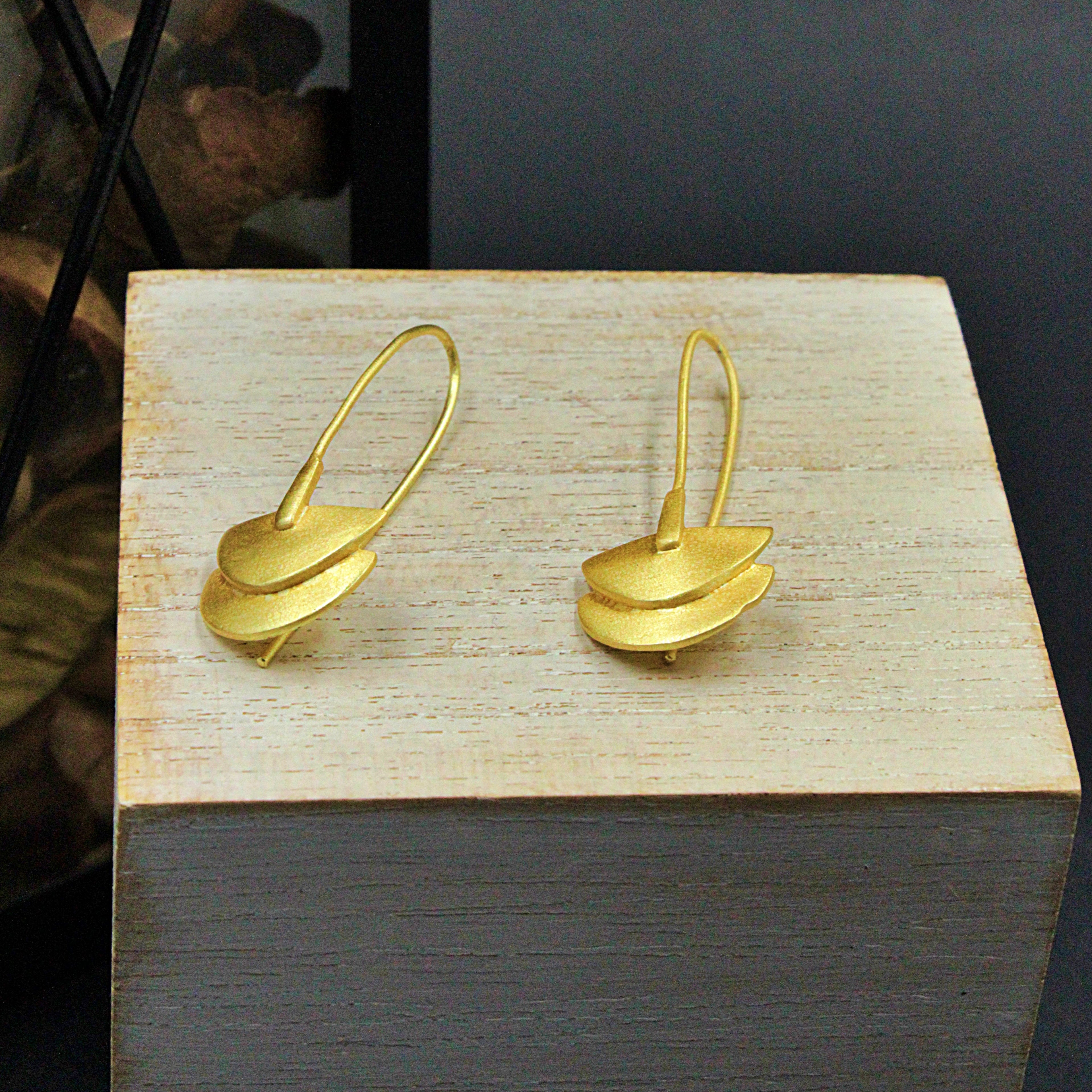 Pendientes CIOTTOLA de diseño bañados en oro-2